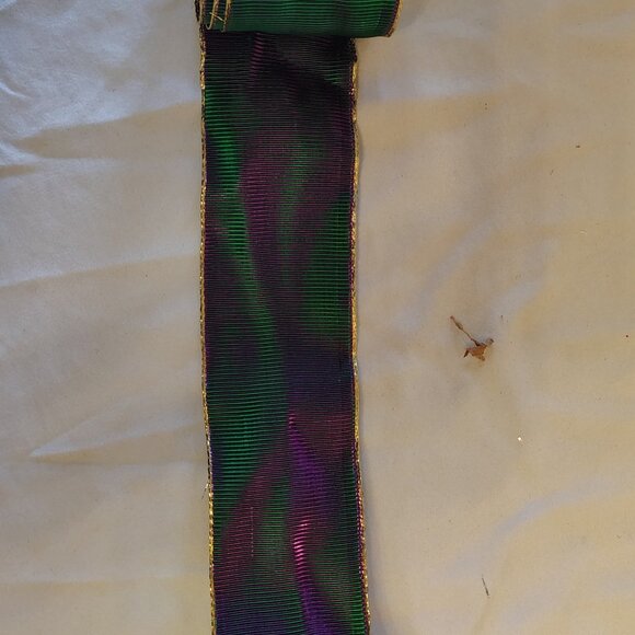 Lot of Purple Bows And Iridescent Ribbon - Picture 8 of 10